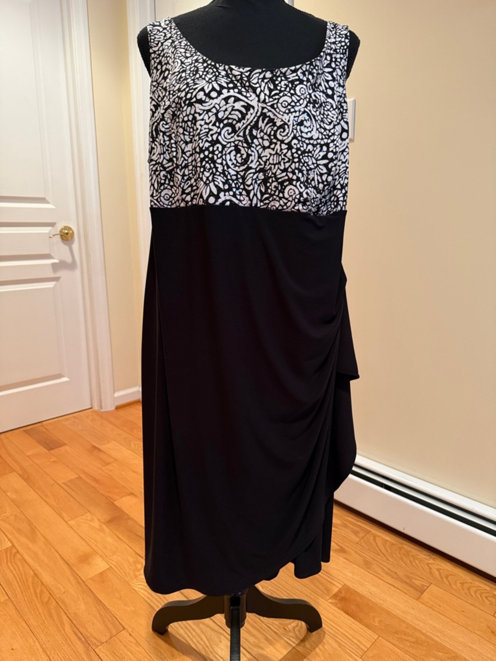 dressbarn Black Sleeveless Dress with White Trim, sparkling on top